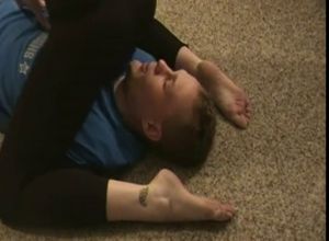 деваха стала раком и заставила чувака лизать зад